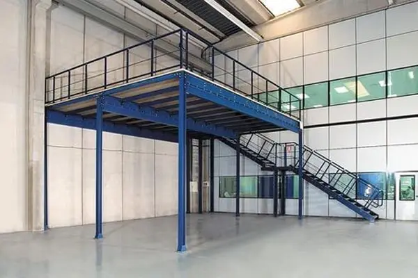 Mezzanine floor installation providing additional storage space in a warehouse in Gujranwala